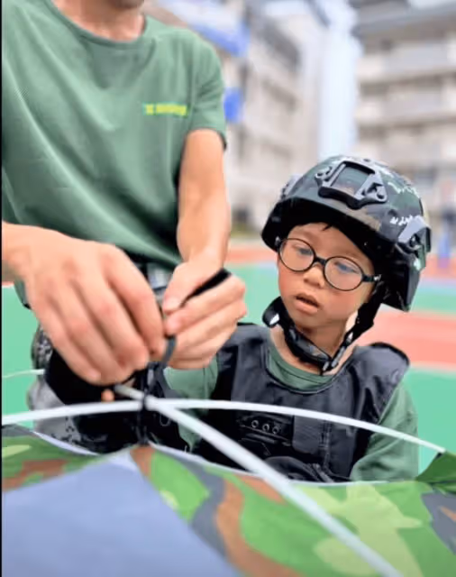 胡杏兒大子到內地軍訓,小傢伙一周內暴風式成長,卻被指沒苦硬吃