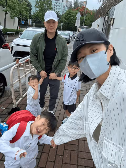 胡杏兒大子到內地軍訓,小傢伙一周內暴風式成長,卻被指沒苦硬吃