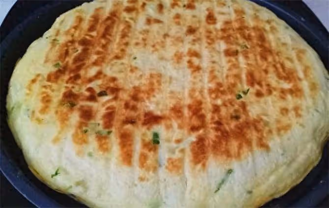 不擀麵,不揉面,筷子攪一攪,5分鐘烙出一大張餅,解決全家早餐