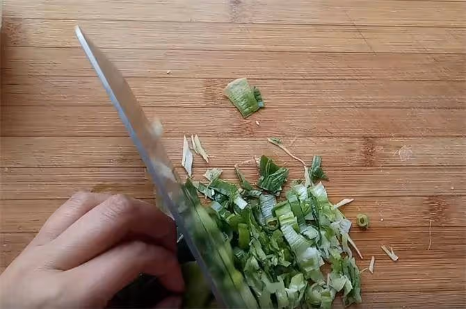 不擀麵,不揉面,筷子攪一攪,5分鐘烙出一大張餅,解決全家早餐