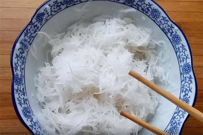 一個蘿蔔,一碗花生,筷子一攪,不用一滴水,做出美味家人都說好