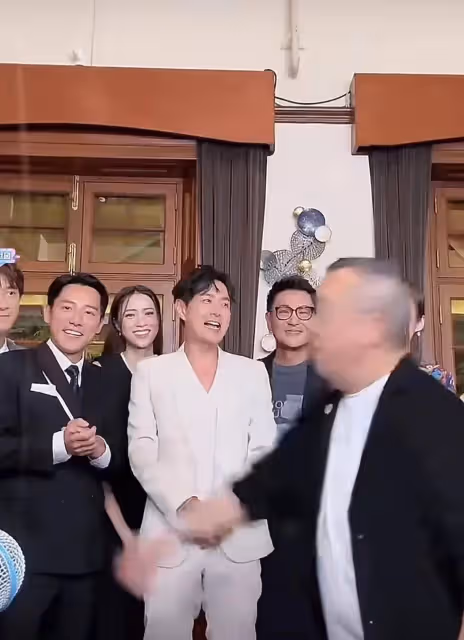 三隻羊香港分公司開幕儀式,曾志偉帶頭,TVB眾多藝人傾巢出動