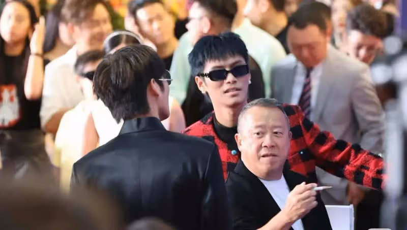 三隻羊香港分公司開幕儀式,曾志偉帶頭,TVB眾多藝人傾巢出動