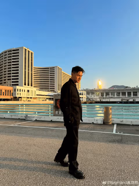 港星黃浩然一家現身郭富城演唱會!大兒子越發帥氣,被指撞臉韓星
