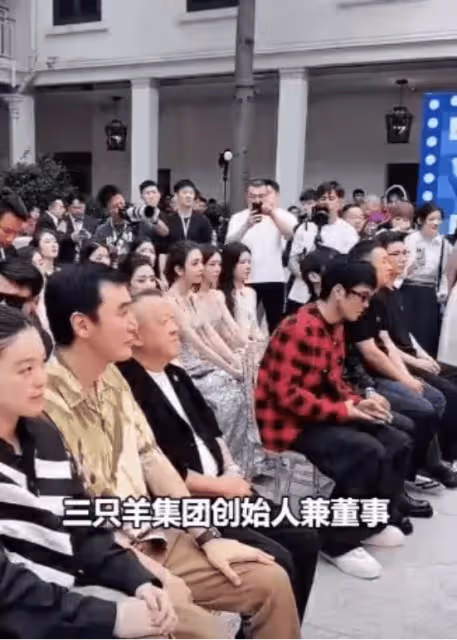 卑躬屈膝?曾志偉低姿態敬酒,被小楊哥捂臉逗弄,TVB群星賠笑淪為人肉背板
