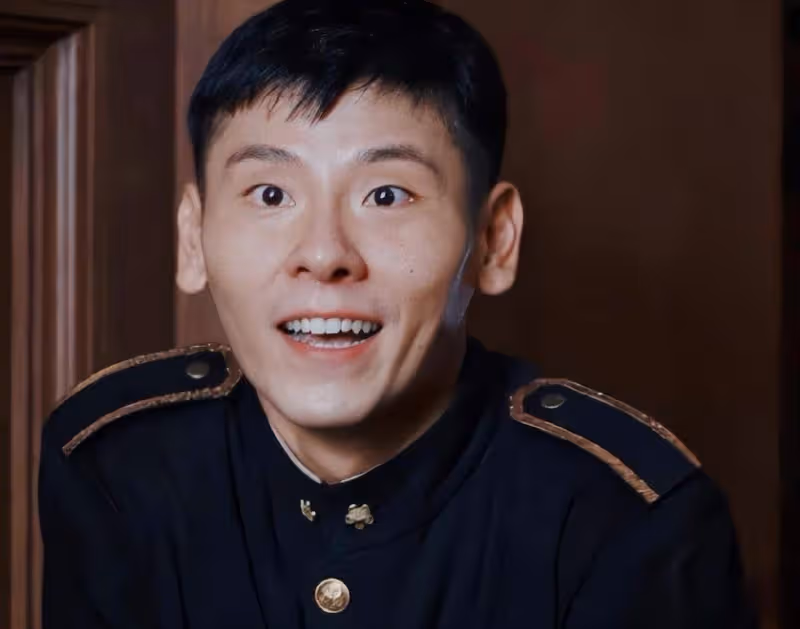 十八線小演員,用4年熬成內娛第一男神