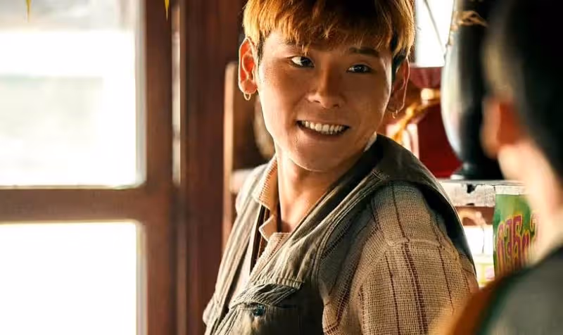 十八線小演員,用4年熬成內娛第一男神