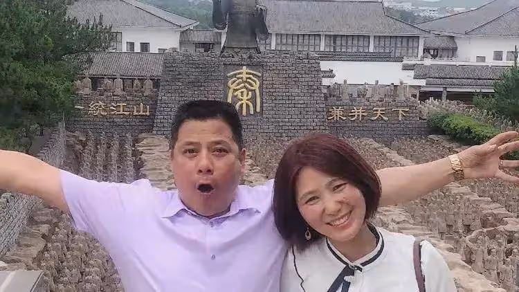 網紅楊爸追星成功!坐前排看劉德華演唱會,與楊媽牽手幸福寫臉上