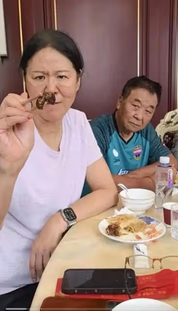 郎平回天津老家,真實顏值引熱議,臉上褶子太嚇人,素顏不敢認