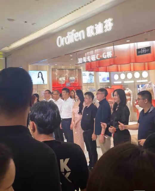 張雨綺出席線下品牌活動,現場生圖直出,又美又性感身材超有料