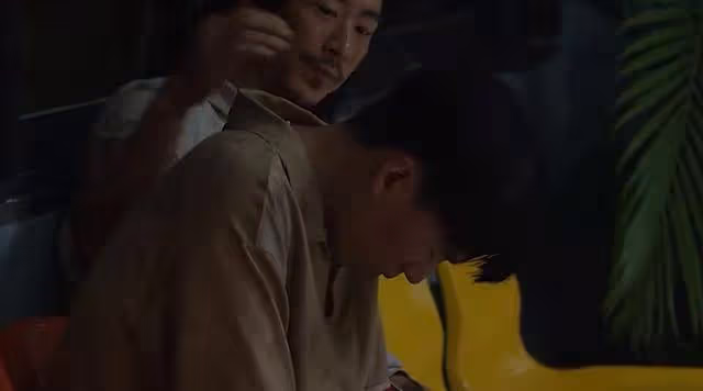 《邊水往事》但拓為護沈星慘死,舅舅讓他回國,沈星一句話觀眾哭了