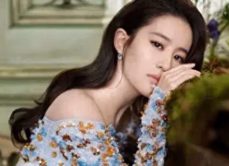 劉亦菲談《玫瑰的故事》拒絕用替身:想讓導演拍到是我完成的