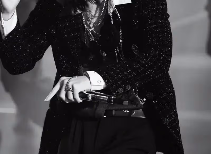樂華年會明星玩角色扮演：王一博毫無偶像包袱，一男團造型被吐槽
