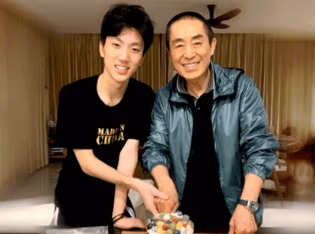 張藝謀大兒子給國人爭光了,居然跟歐巴馬女兒是同學,小兒子更厲害!
