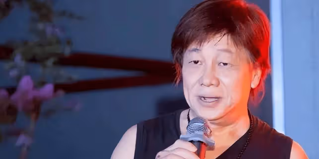 只因一句:大陸是我的祖國!他被封殺20年,如今76歲帶貨反而被人追捧