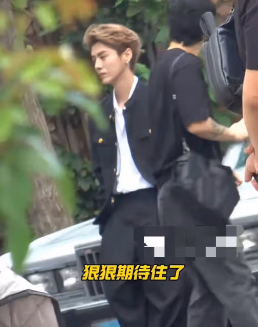鹿晗最新劇透,背頭髮型夢回exo時期,告別大姨髮型變回白月光