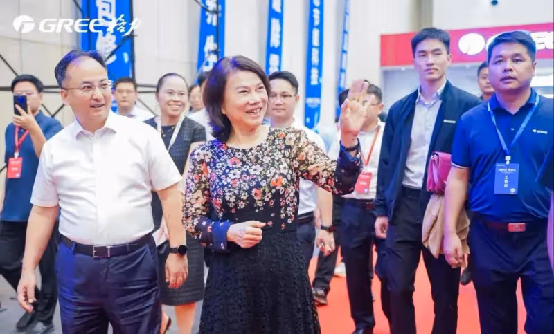 董明珠出席格力峰會,王自如未跟隨現身,70歲董明珠再提明年退休