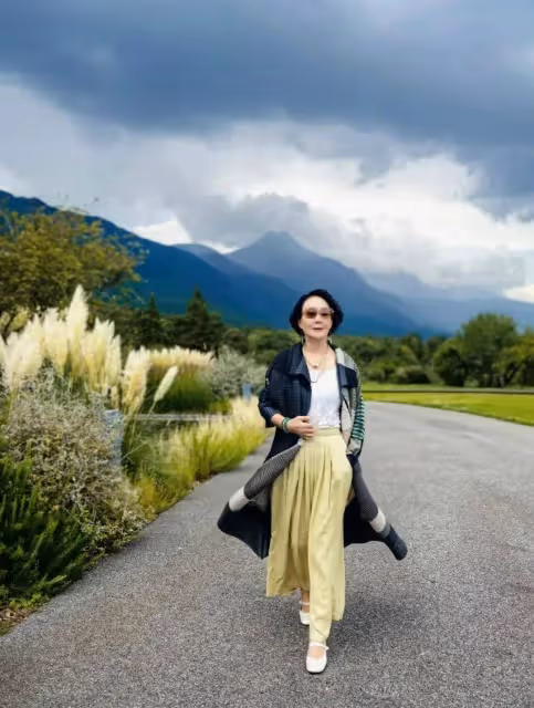 李靜曬與媽媽女兒雲南旅遊美照,女兒很漂亮,媽媽氣質太好了
