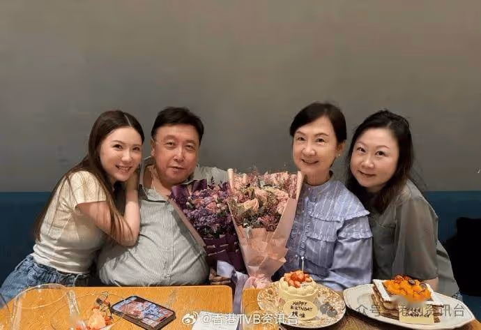王晶44歲大女王佟藝五官激似媽媽!18年前拍過電影演童年張栢芝