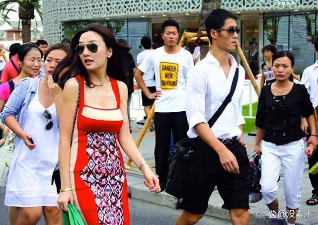 她是王勵勤前女友,分手後3年內嫁2富豪,現已生娃,37歲容顏靚麗