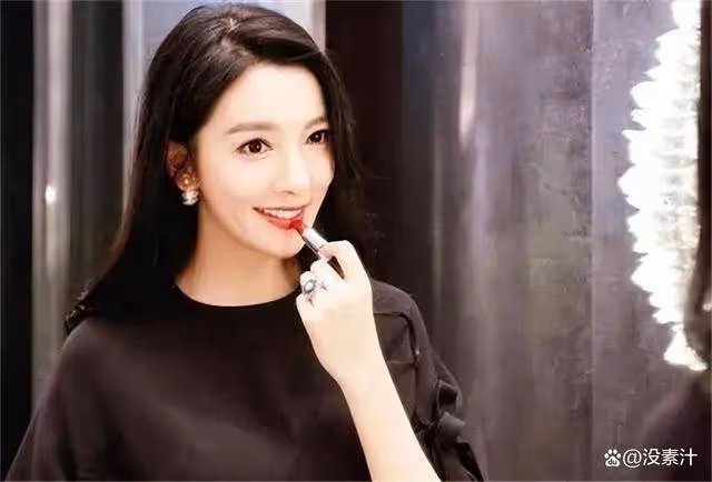 她是王勵勤前女友,分手後3年內嫁2富豪,現已生娃,37歲容顏靚麗