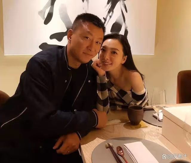 她是王勵勤前女友,分手後3年內嫁2富豪,現已生娃,37歲容顏靚麗