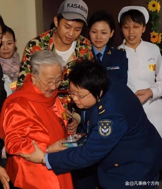 韓紅一家三口罕見露面,父親竟然是他,難怪一直保密!