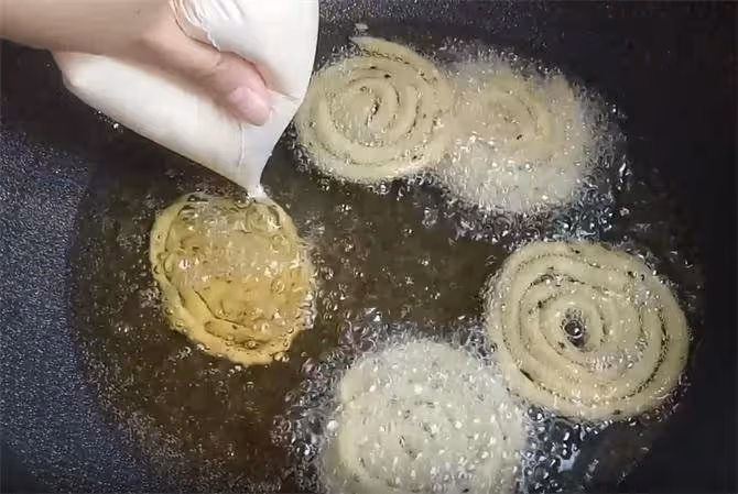 不揉面,不發麵,筷子攪一攪,繞一繞,自製小零食,放一個月不壞