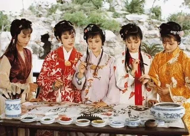 「薛寶釵」張莉:身價過億無兒無女,58歲未婚終成紅樓夢中人