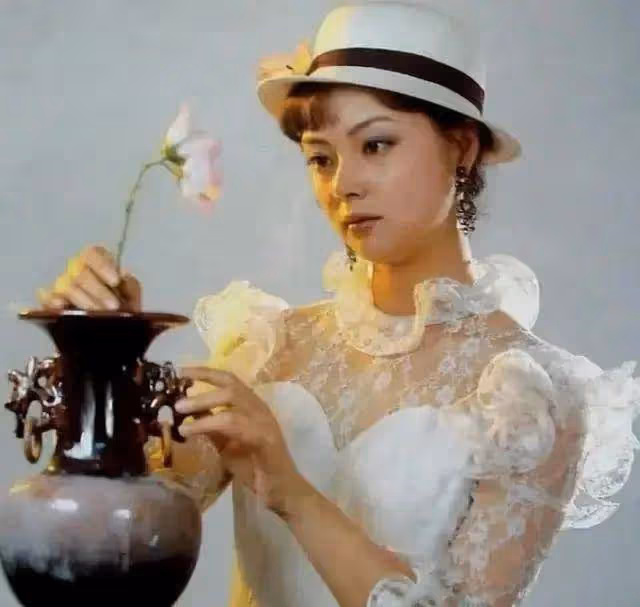 「薛寶釵」張莉:身價過億無兒無女,58歲未婚終成紅樓夢中人