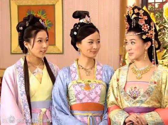 40歲前TVB花旦宣布復出,8年生3胎的鐘嘉欣,後悔退圈了