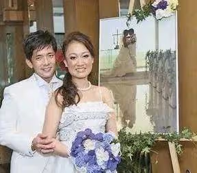 78歲賭王不用試管也能生女,網友發現五太的初戀男友才是人生贏家