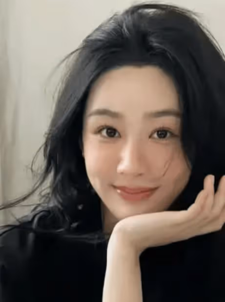 主持人沈夢辰又又又變美了!終究還是靠卷顏值出了圈啊