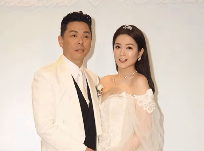香港女星苟芸慧再曝離婚,慶生未戴婚戒,結婚六年老公不肯生小孩