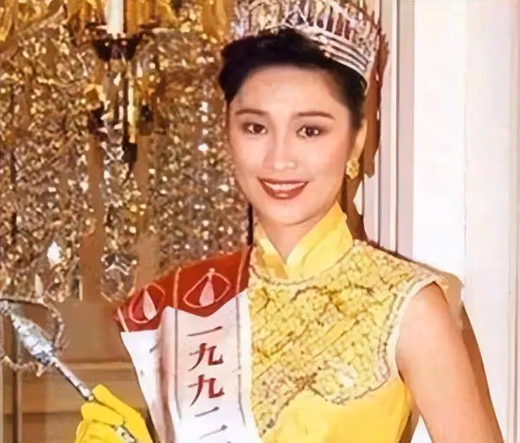 香港歌王老婆曾是港姐冠軍,保養得宜躋身上流圈,投資眼光獨到,全家衣食無憂
