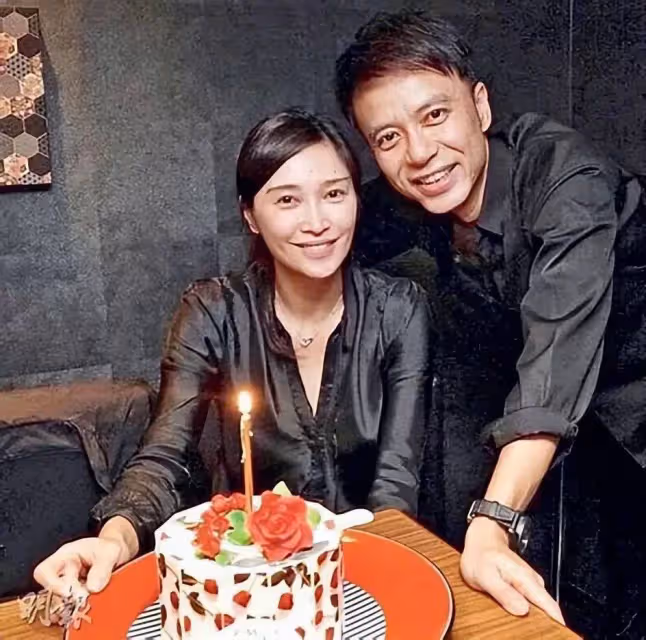 香港歌王老婆曾是港姐冠軍,保養得宜躋身上流圈,投資眼光獨到,全家衣食無憂
