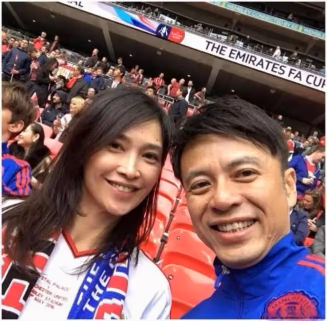 香港歌王老婆曾是港姐冠軍,保養得宜躋身上流圈,投資眼光獨到,全家衣食無憂