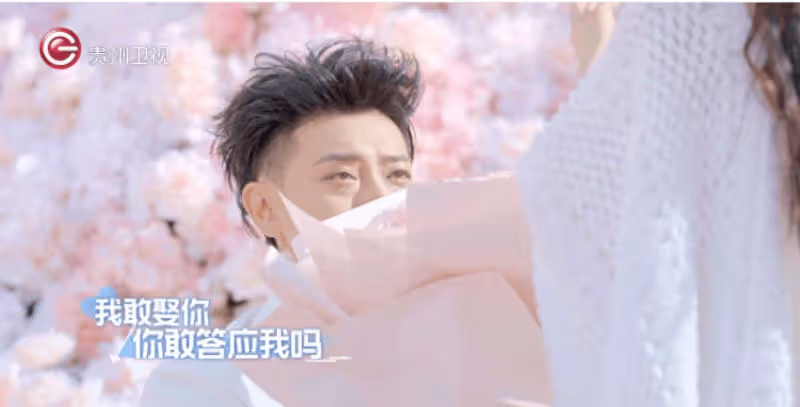 黃子韜節目求婚徐藝洋，甜蜜瞬間引爆全網：你敢答應，我敢娶！