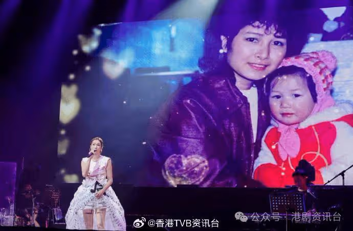 鍾嘉欣於溫哥華冒雨湊女！網民質疑為省錢不做一事獲讚賢妻
