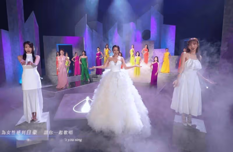 TVB三女星合體唱港姐主題曲!15強佳麗高貴晚裝上陣!
