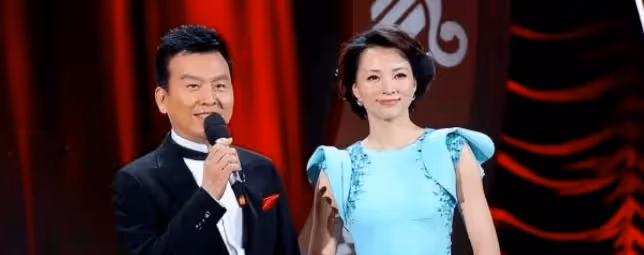 他曾是「央視名嘴」，3次求婚董卿均被拒絕，如今55歲隱婚生子人生圓滿