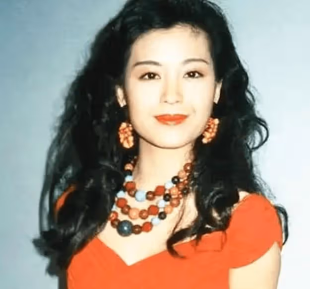 結婚11天,富豪老公橫死,她21歲成寡婦談30個男友,現狀如何?