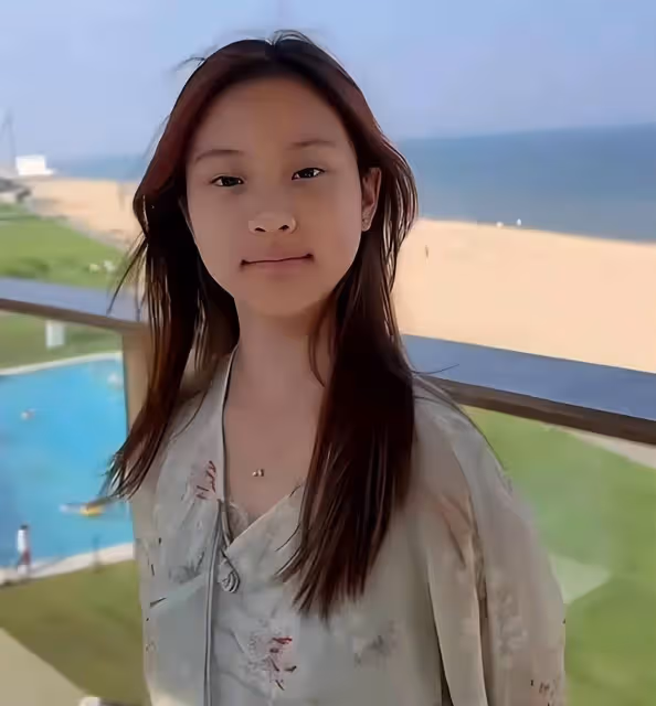李小璐曬女兒暑假日常,甜馨越長越像爸爸,網友:母女像兄妹!