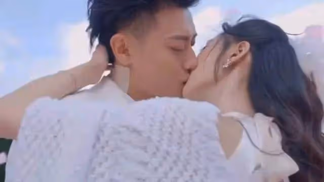 黃子韜在綜藝上求婚!徐藝洋曬照甜蜜回應，網友狂贊浪漫