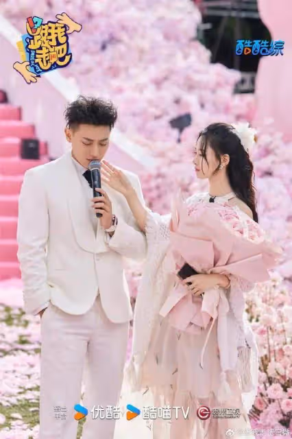 黃子韜在綜藝上求婚!徐藝洋曬照甜蜜回應，網友狂贊浪漫