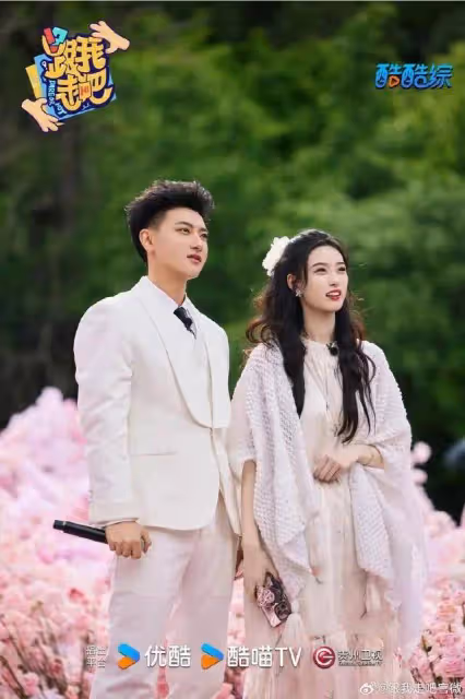 黃子韜在綜藝上求婚!徐藝洋曬照甜蜜回應，網友狂贊浪漫