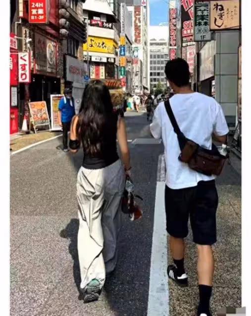 陳奕迅女兒戀情曝光,交往日本混血男模,曾和徐濠縈一起出遊