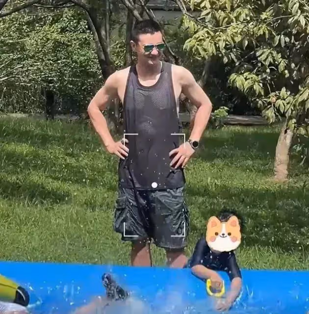 朱丹周一圍參加親子活動被偶遇,朱丹超陽光,周一圍男人味十足