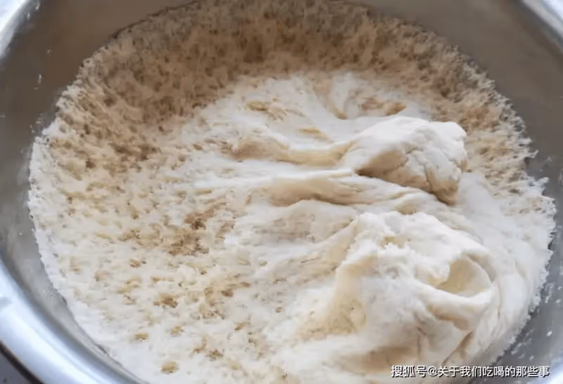 蒸饅頭別只加酵母,記得加2白,饅頭暄軟好吃有嚼勁,涼了也不硬