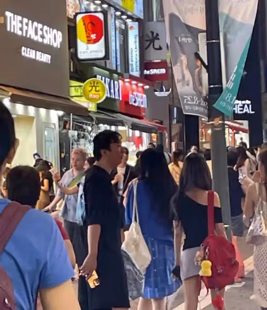 王思聰現身韓國明洞,多個美女陪伴太羨慕,謠言止於智者!
